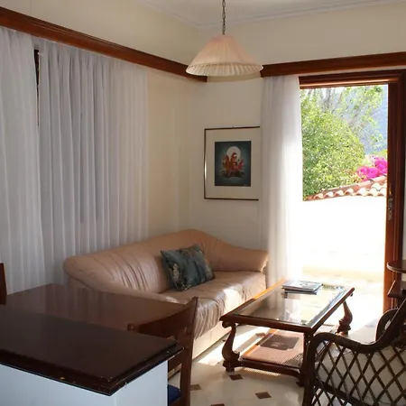 House 3* كانديا