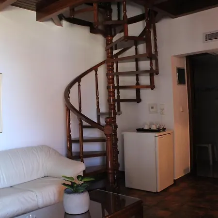 House Ξενοδοχείο 3*